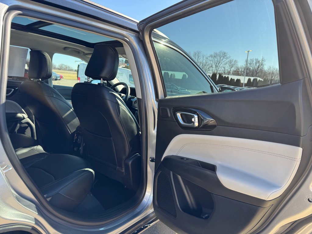 Used 2022 Jeep Compass Limited w/ Sun and Sound Group AWD/4WD image 17