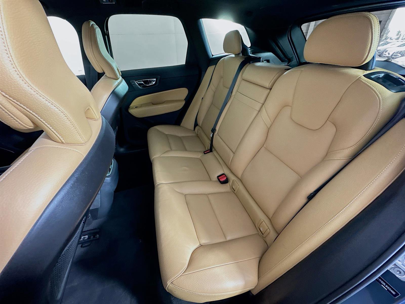 Used 2019 Volvo XC60 T5 Inscription image 25