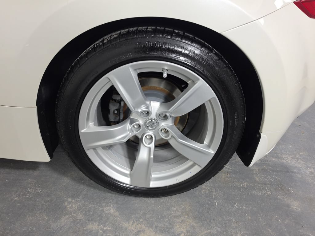 Used 2011 Nissan 370Z Touring RWD image 31