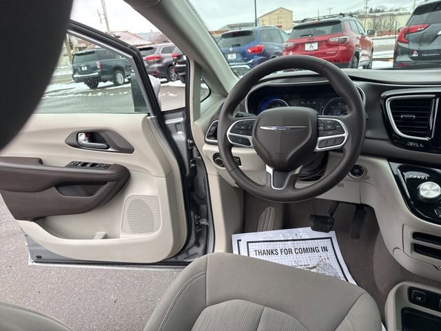 Used 2017 Chrysler Pacifica Touring image 18