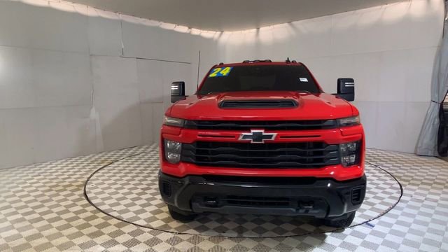 Used 2024 Chevrolet Silverado 2500 Custom w/ Custom Value Package image 3