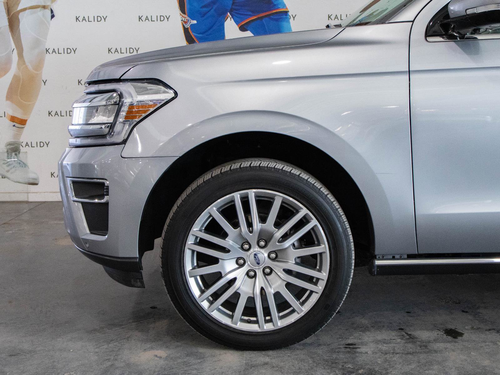 Used 2024 Ford Expedition Limited image 17