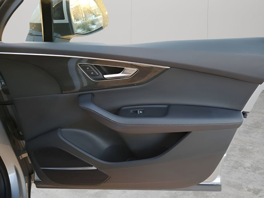 Used 2024 Audi Q7 3.0T Premium Plus image 13