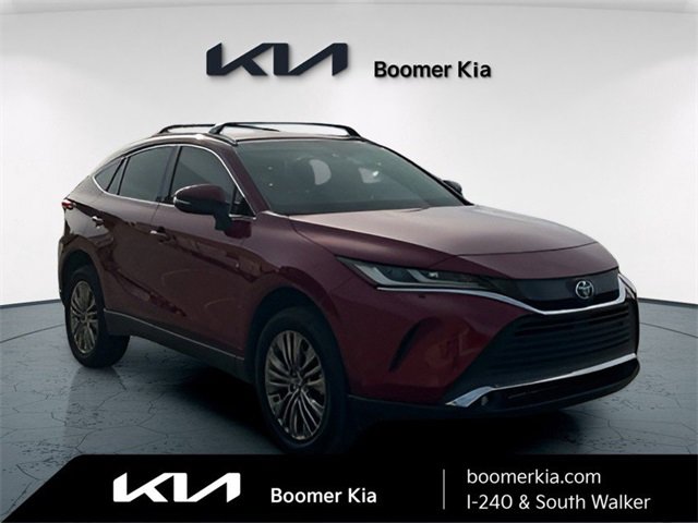 Used 2023 Toyota Venza XLE image 3