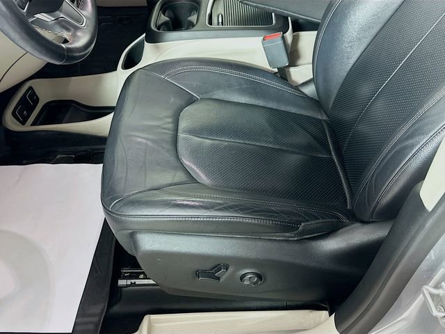 Used 2018 Chrysler Pacifica Touring-L Plus w/ Tire & Wheel Group image 20