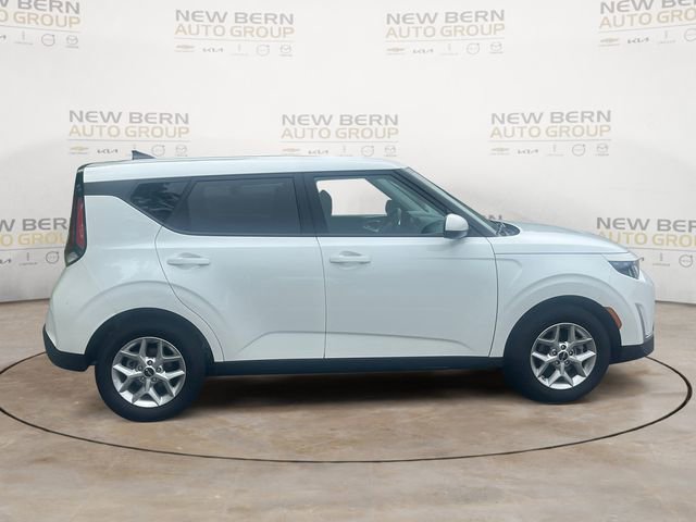 Used 2025 Kia Soul LX w/ LX Technology Package FWD image 6
