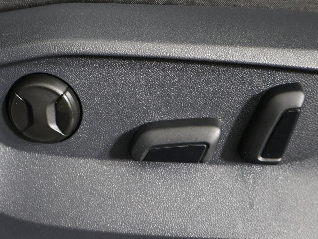 Certified 2024 Volkswagen Tiguan SE AWD/4WD image 32
