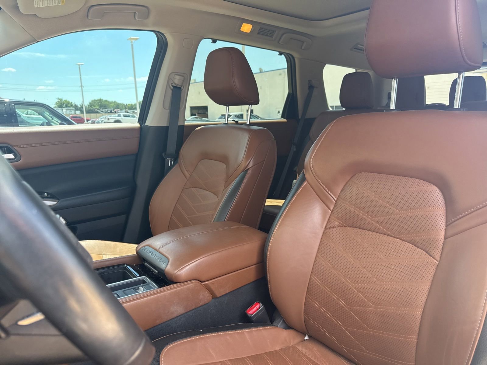 Used 2023 Nissan Pathfinder Platinum FWD image 9