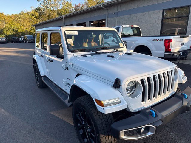 Used 2022 Jeep Wrangler Unlimited Sahara w/ Cold Weather Group AWD/4WD image 8