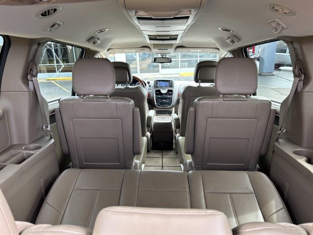 Used 2012 Chrysler Town & Country Limited image 13