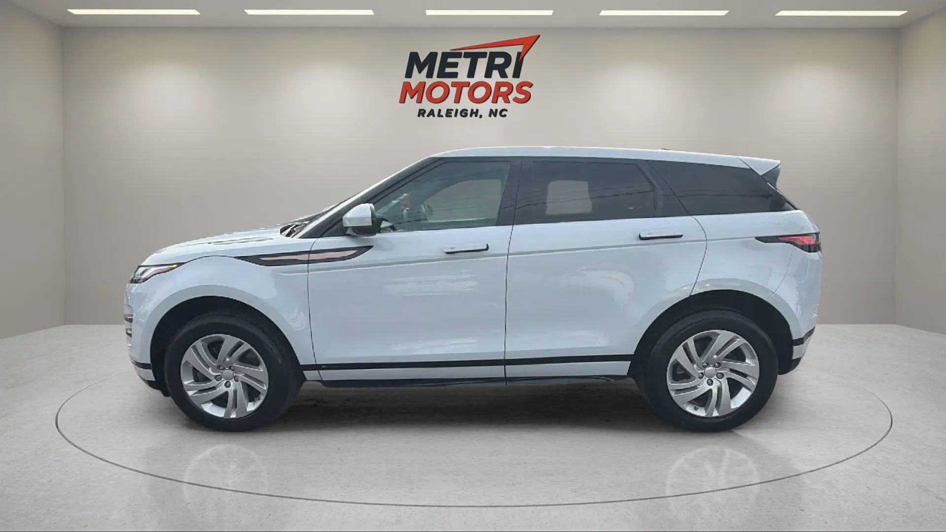 Used 2020 Land Rover Range Rover Evoque R-Dynamic S image 6