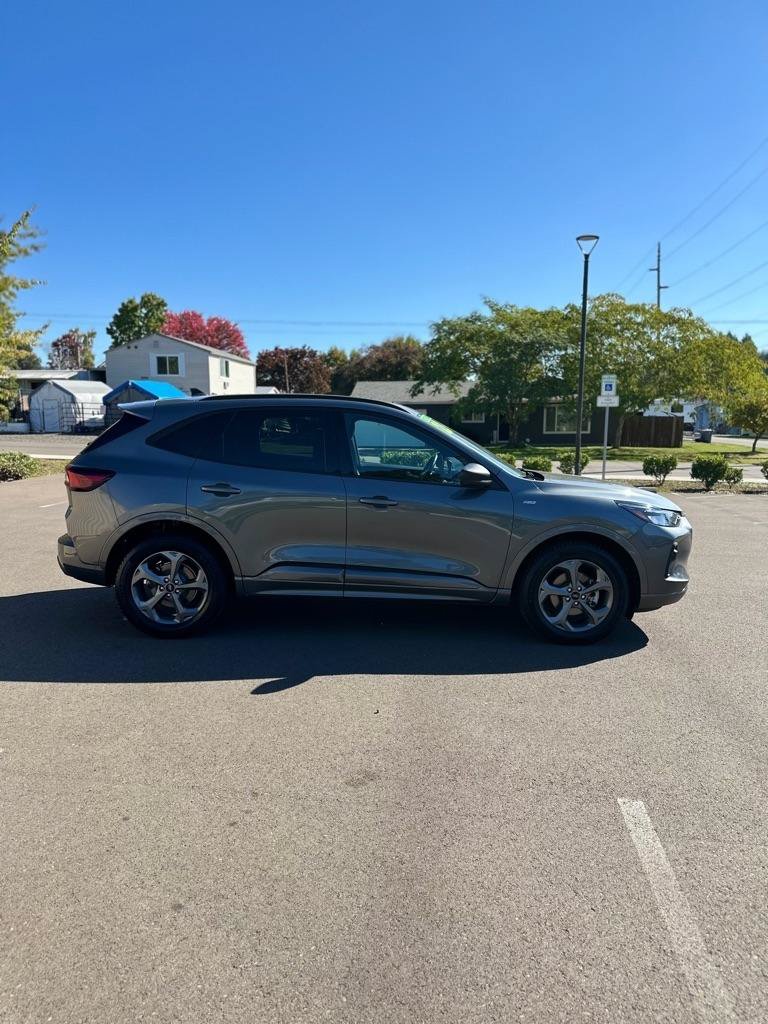 Used 2023 Ford Escape ST-Line w/ Tech Pack #1 AWD/4WD image 4