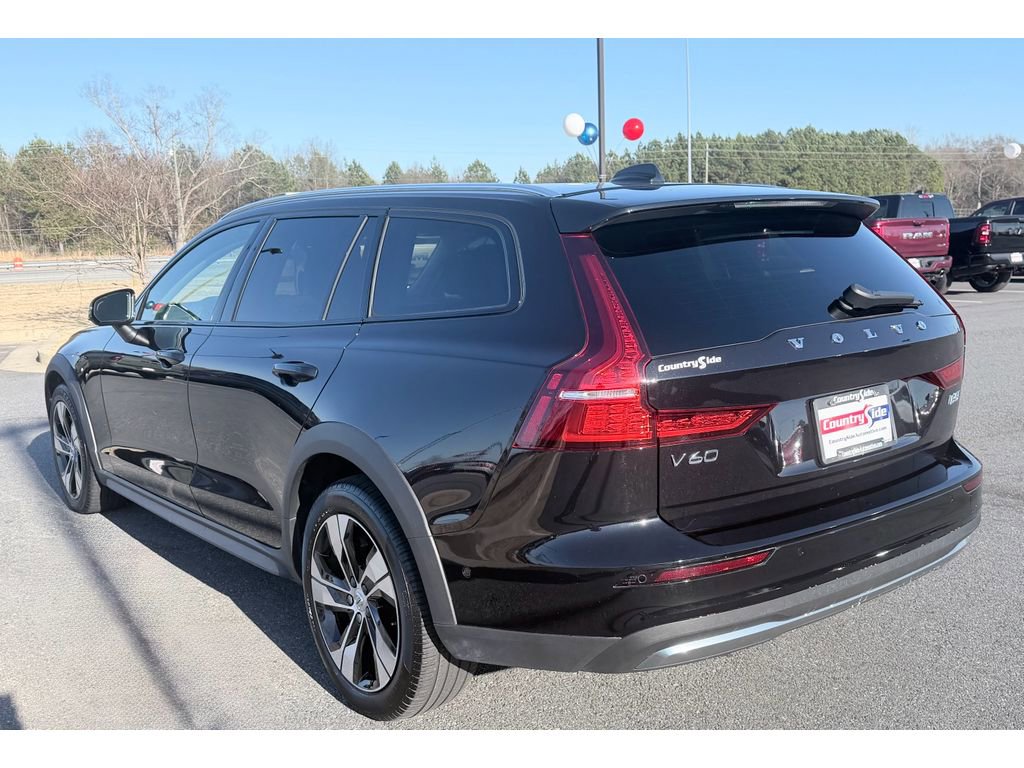 Used 2025 Volvo V60 B5 Cross Country Plus AWD/4WD image 7