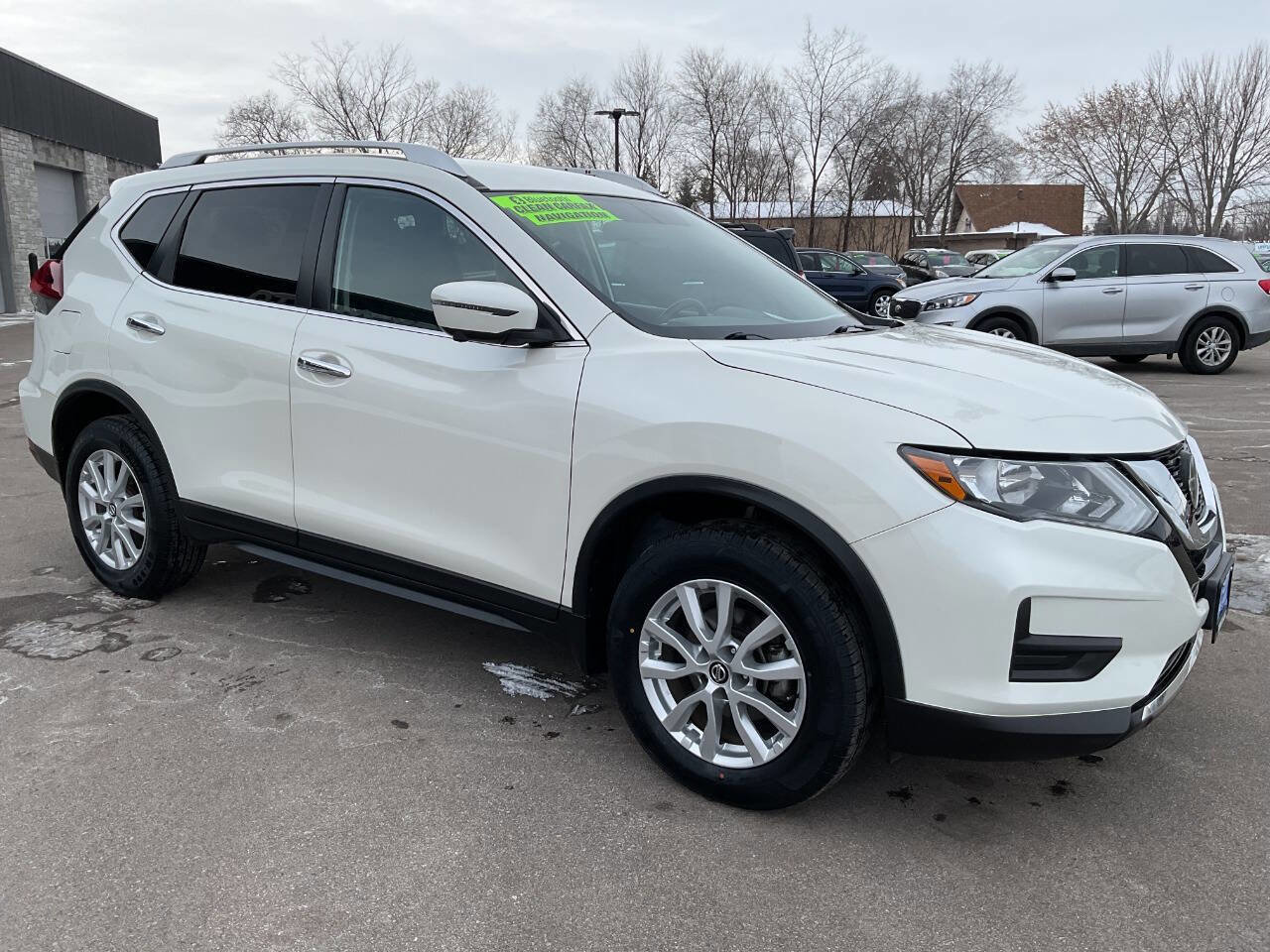 Used 2018 Nissan Rogue SV w/ Premium Package image 10