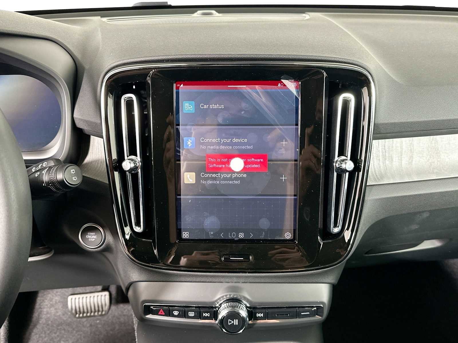 Used 2025 Volvo XC40 B5 Core w/ Protection Package Premier image 13