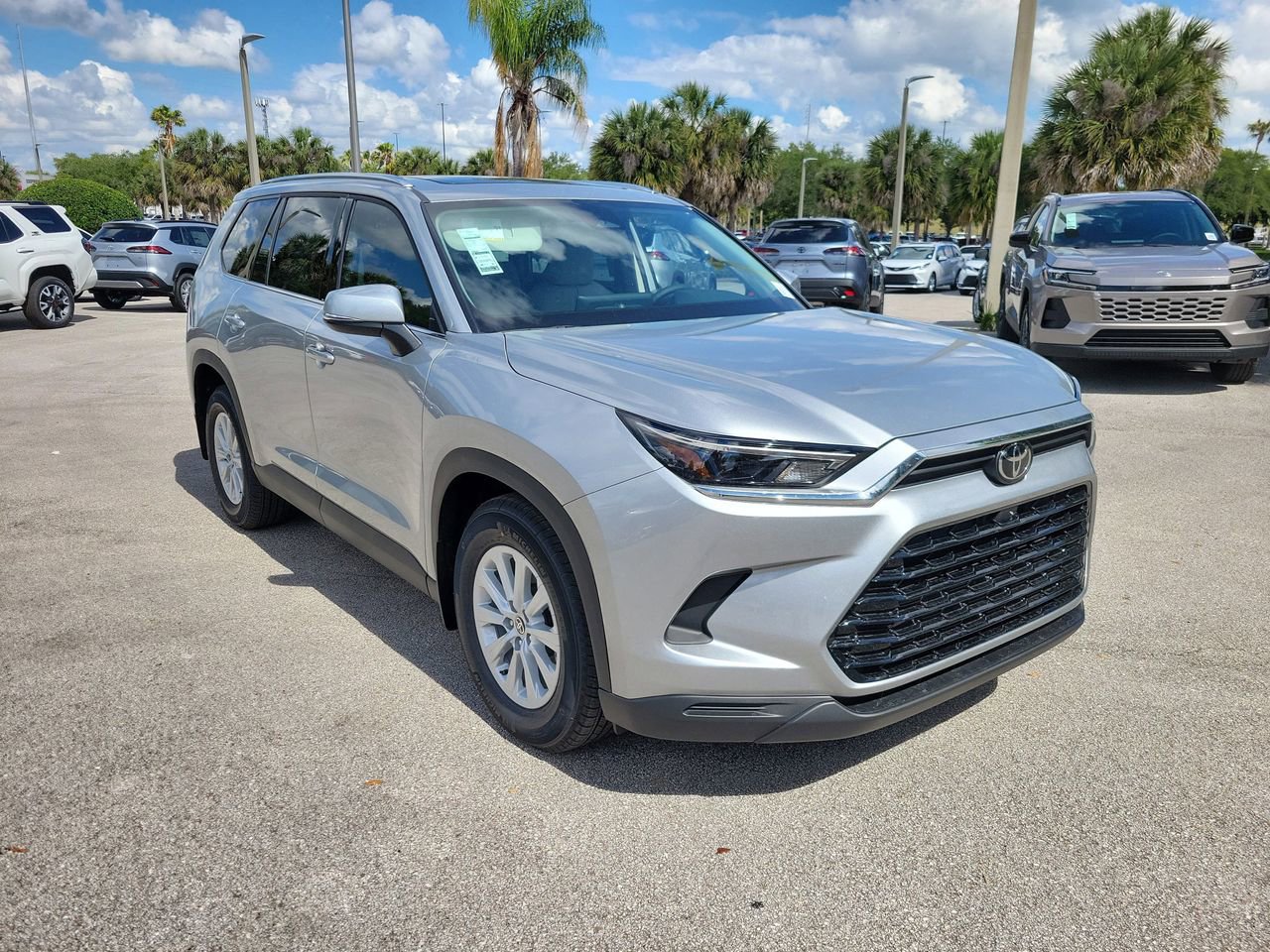 New 2026 Toyota Grand Highlander XLE FWD image 2