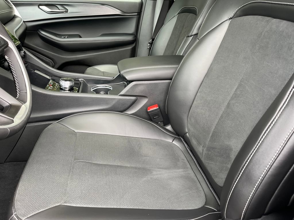 New 2025 Jeep Grand Cherokee 4WD image 15