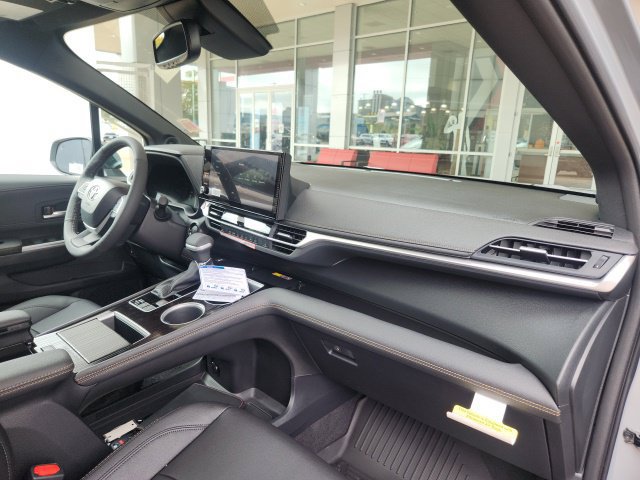 New 2026 Toyota Sienna XLE Woodland Edition AWD/4WD image 32