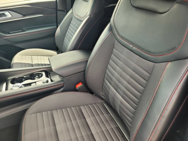 Certified 2025 Ford Explorer ST-Line w/ Premium Package RWD image 11