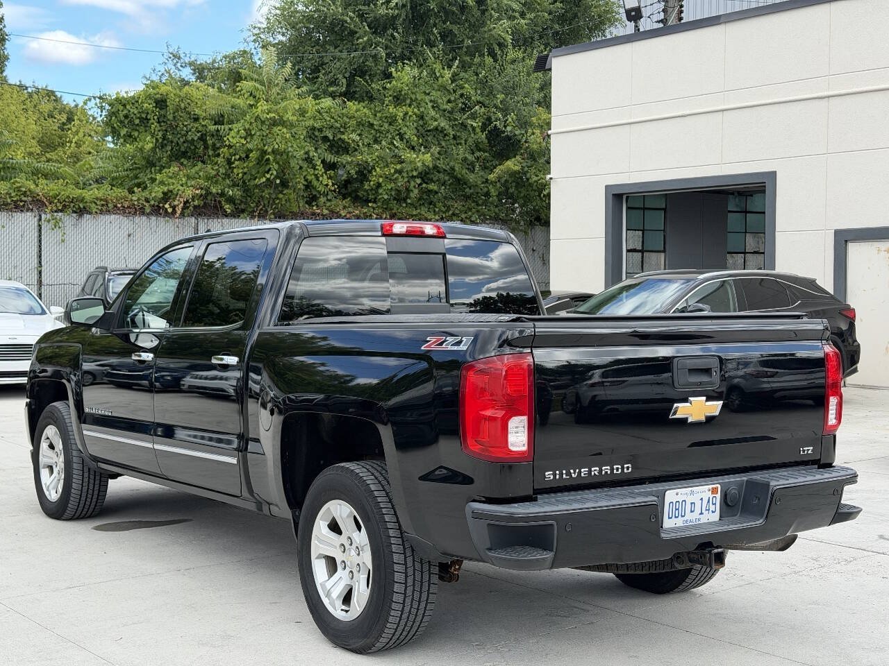Used 2017 Chevrolet Silverado 1500 LTZ Z71 w/ LTZ Plus Package AWD/4WD image 6