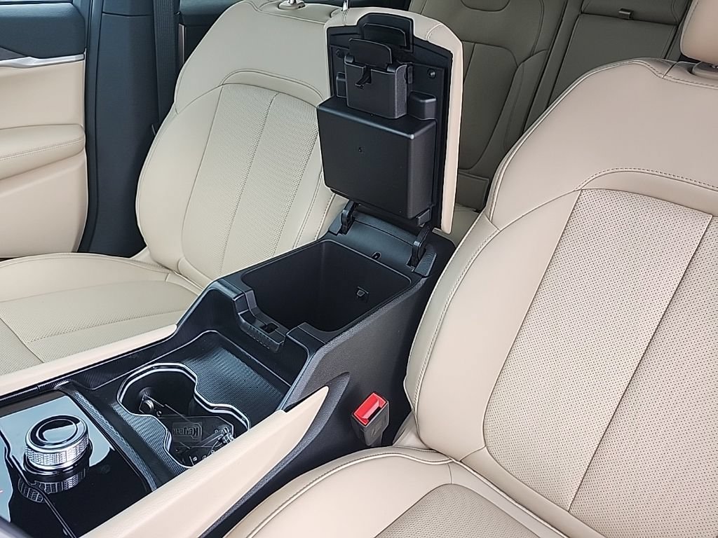 New 2026 Jeep Grand Cherokee Limited w/ Luxury Tech Group II RWD image 24