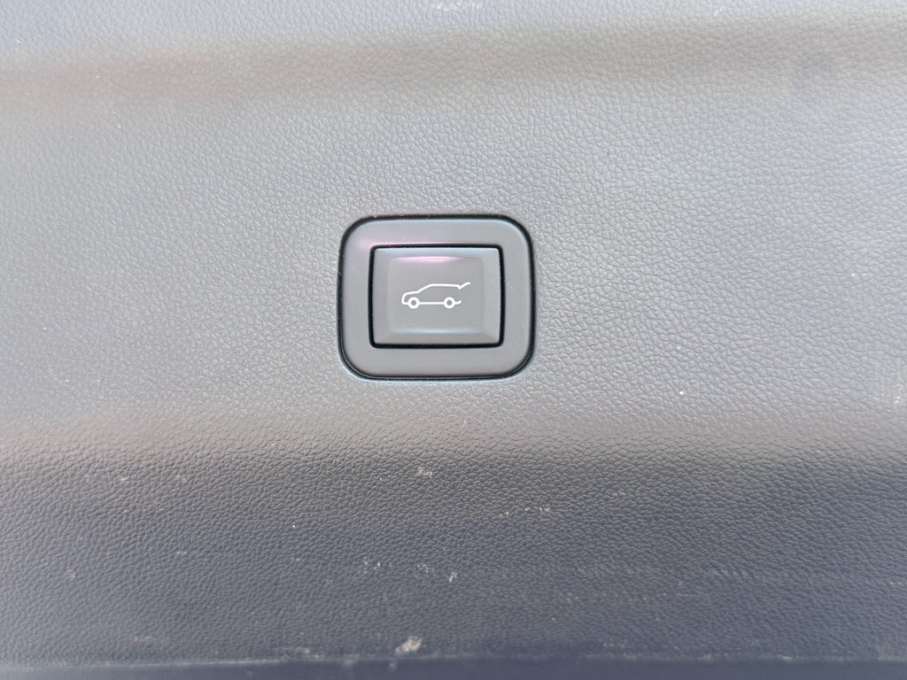 Used 2023 GMC Yukon Denali Ultimate AWD/4WD image 10