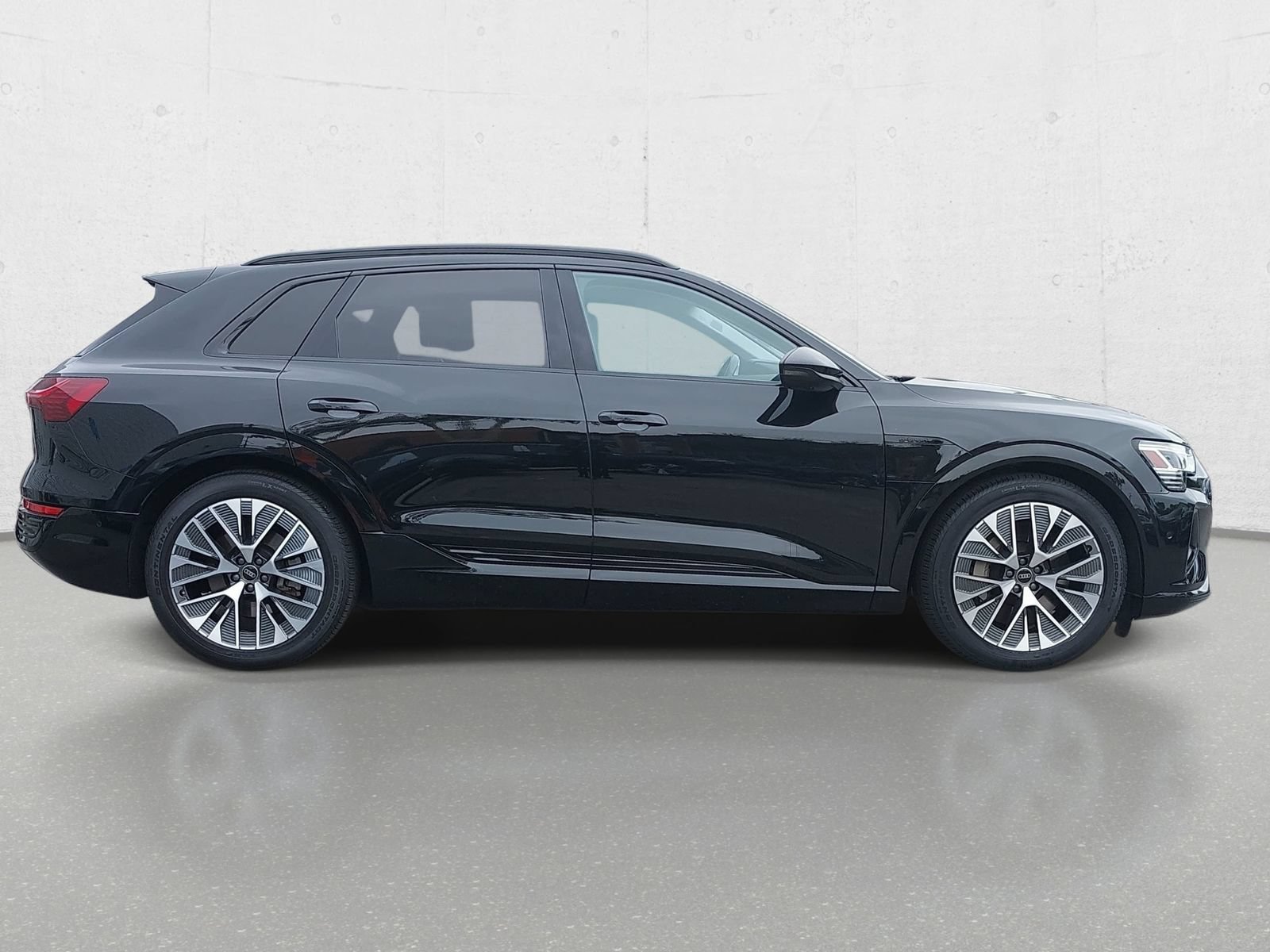 Used 2024 Audi Q8 e-tron Premium Plus w/ Premium Plus Package AWD/4WD image 4