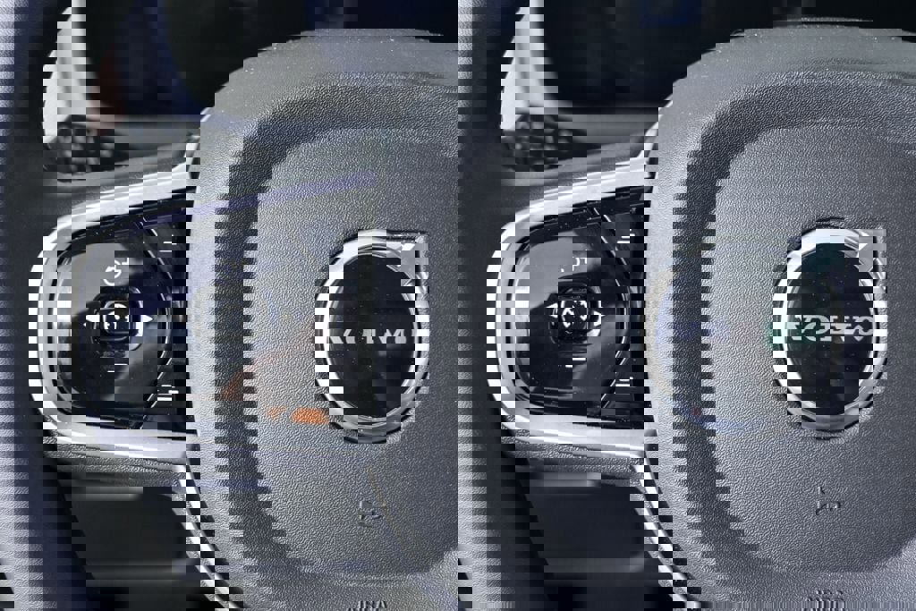 Certified 2026 Volvo XC90 B6 Plus w/ Protection Package Premier image 12