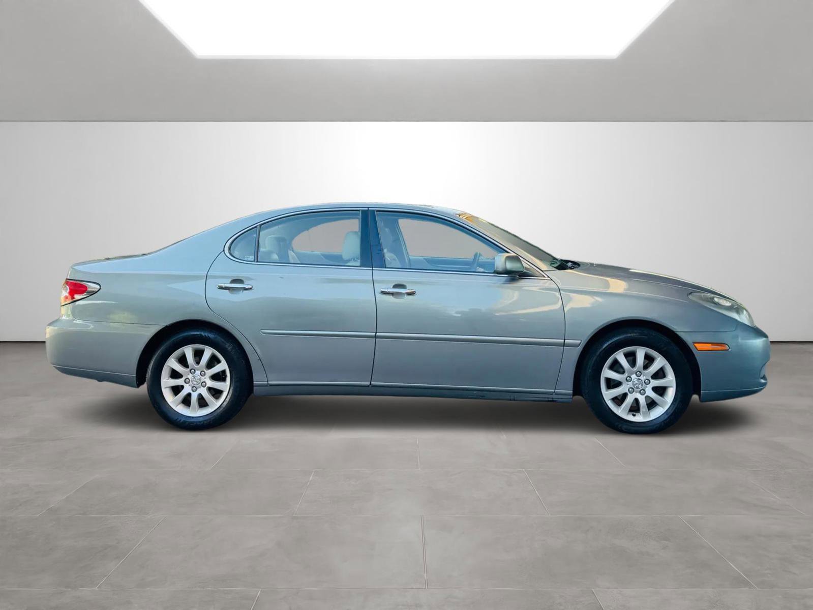 Used 2003 Lexus ES 330 FWD image 2