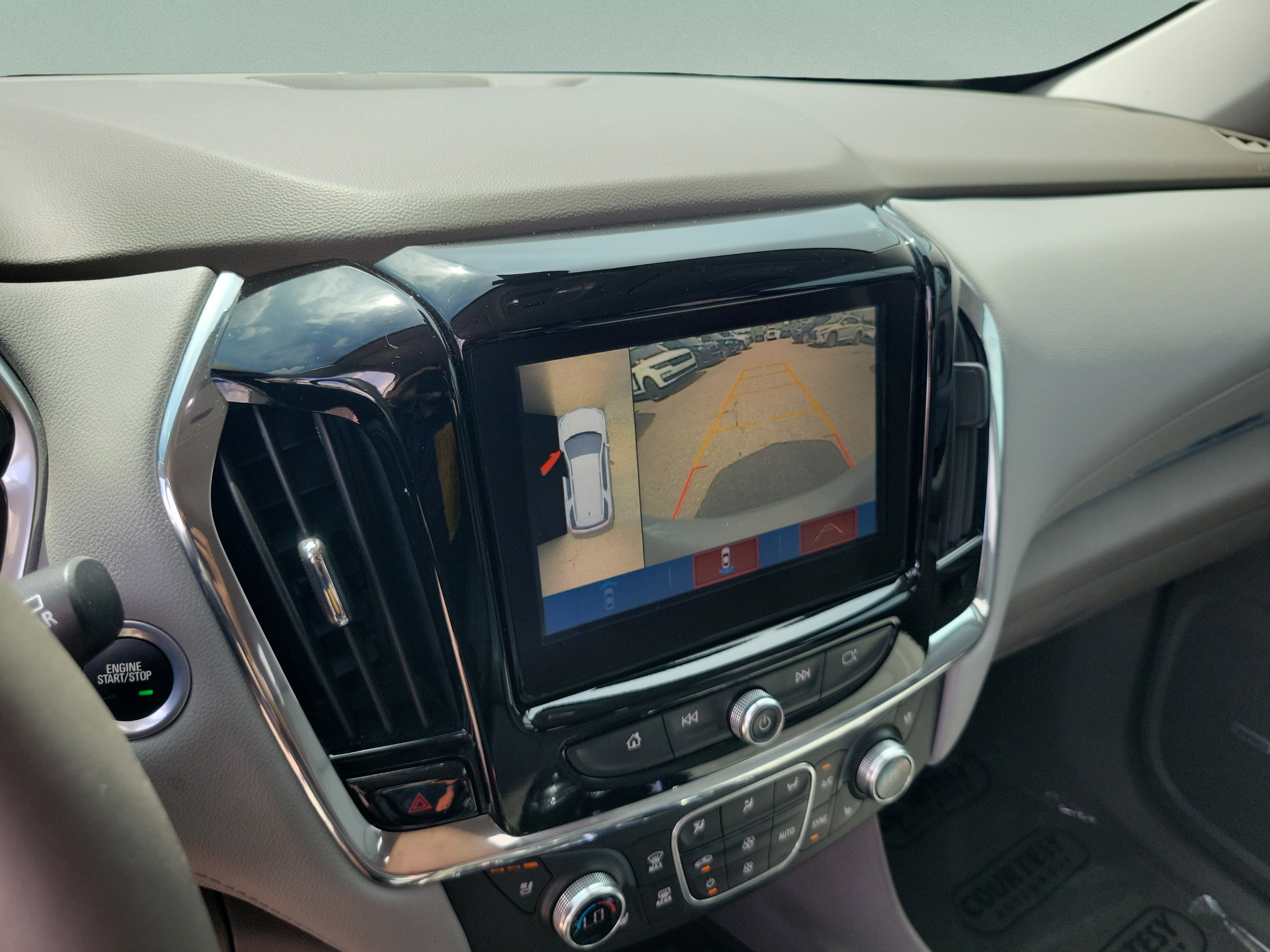 Used 2018 Chevrolet Traverse Premier w/ Driver Confidence II Package FWD image 16