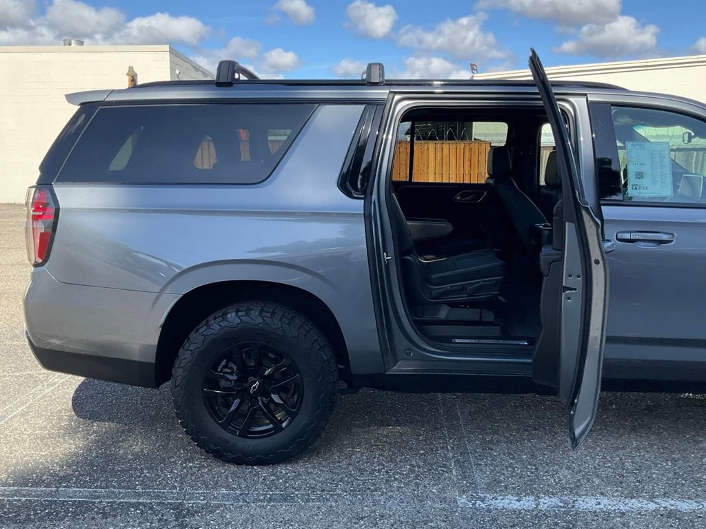 Used 2021 Chevrolet Suburban Z71 w/ Luxury Package image 28