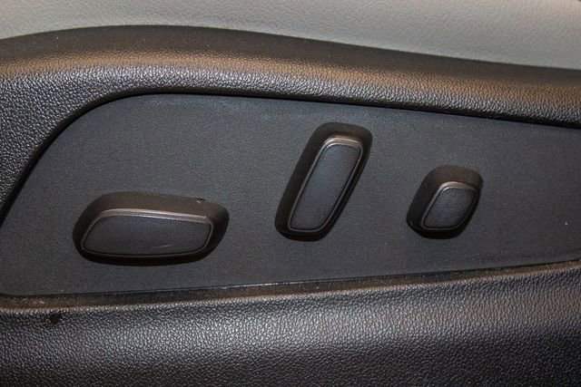 Used 2023 Cadillac XT4 Luxury w/ Cold Weather Package image 21