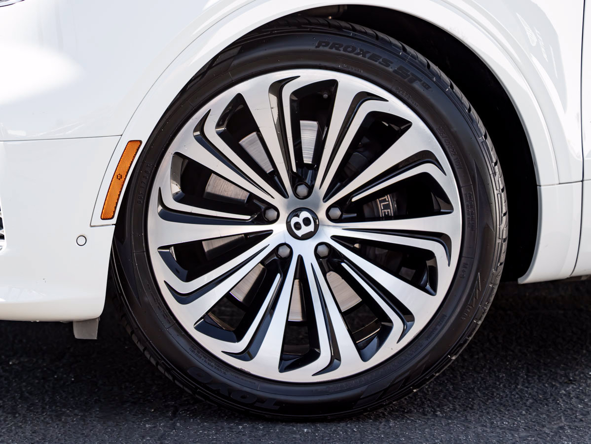 Certified 2024 Bentley Bentayga AWD/4WD image 6