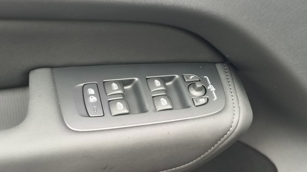 New 2026 Volvo XC60 B5 Ultra w/ Climate Package image 10