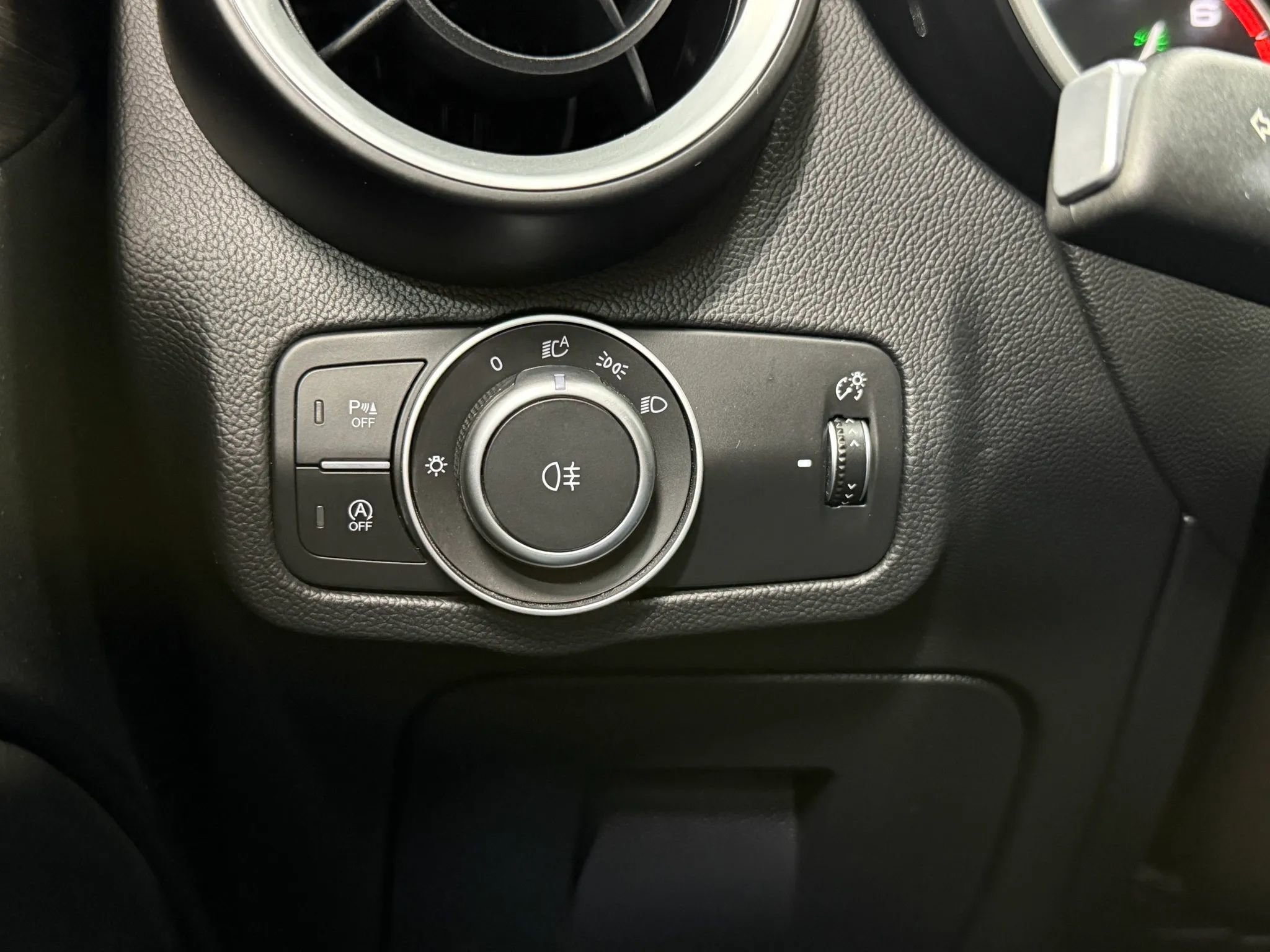 Used 2018 Alfa Romeo Stelvio Ti image 26