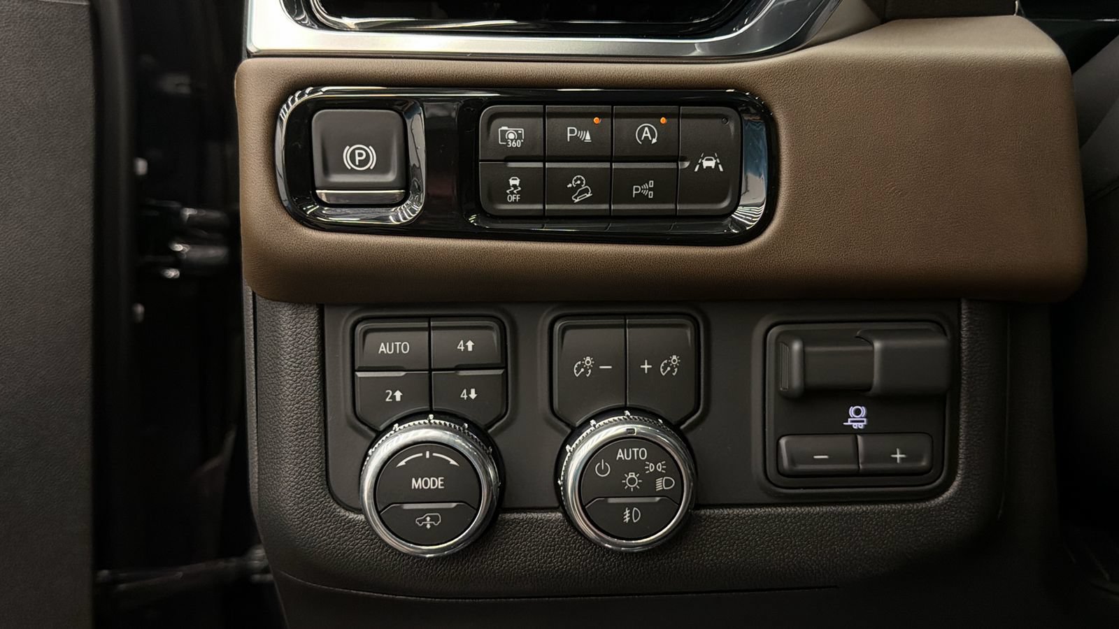 Used 2026 GMC Yukon Denali Ultimate AWD/4WD image 28