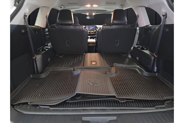 Used 2023 Toyota Highlander L image 18