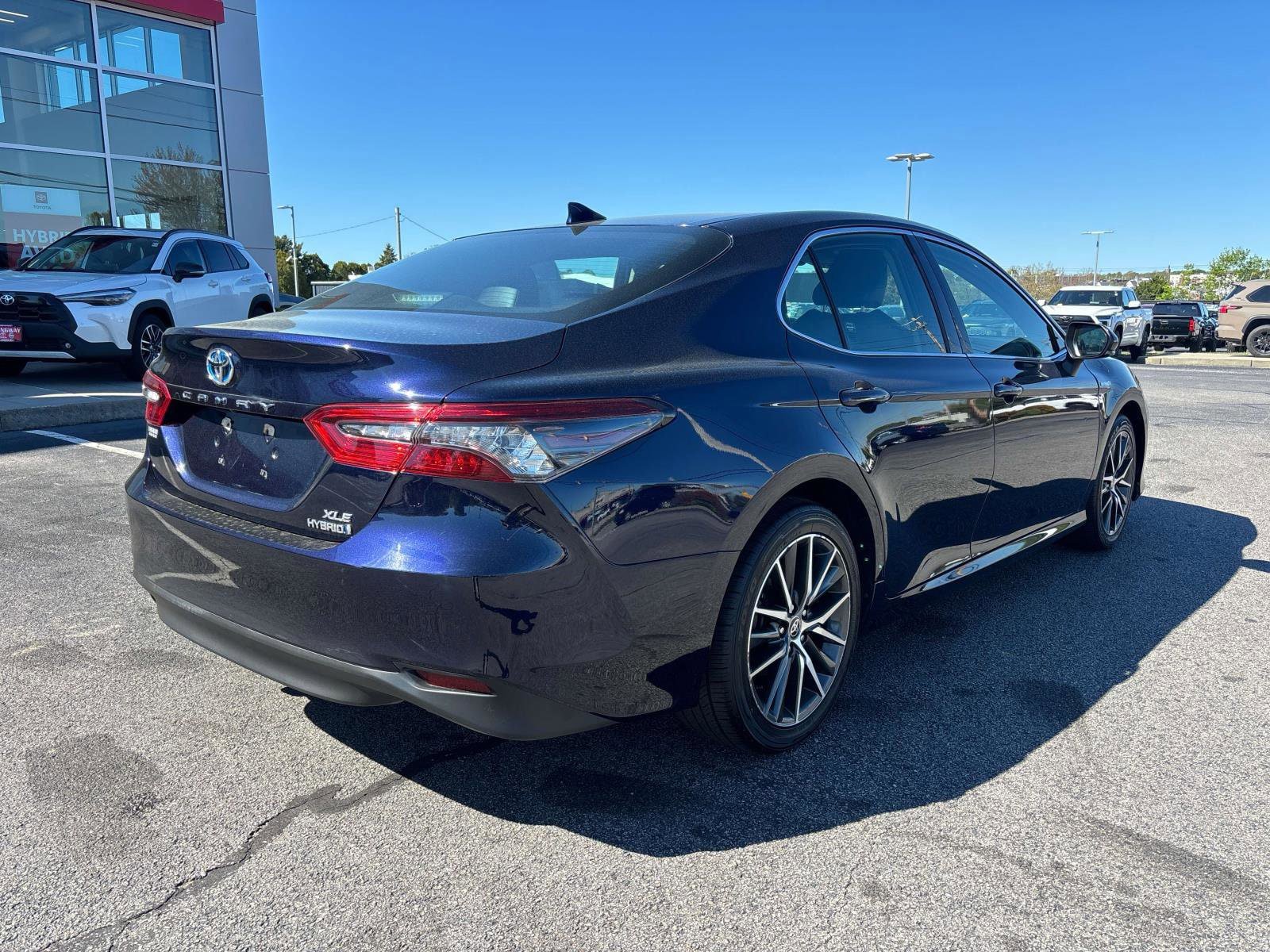 Used 2021 Toyota Camry XLE FWD image 3
