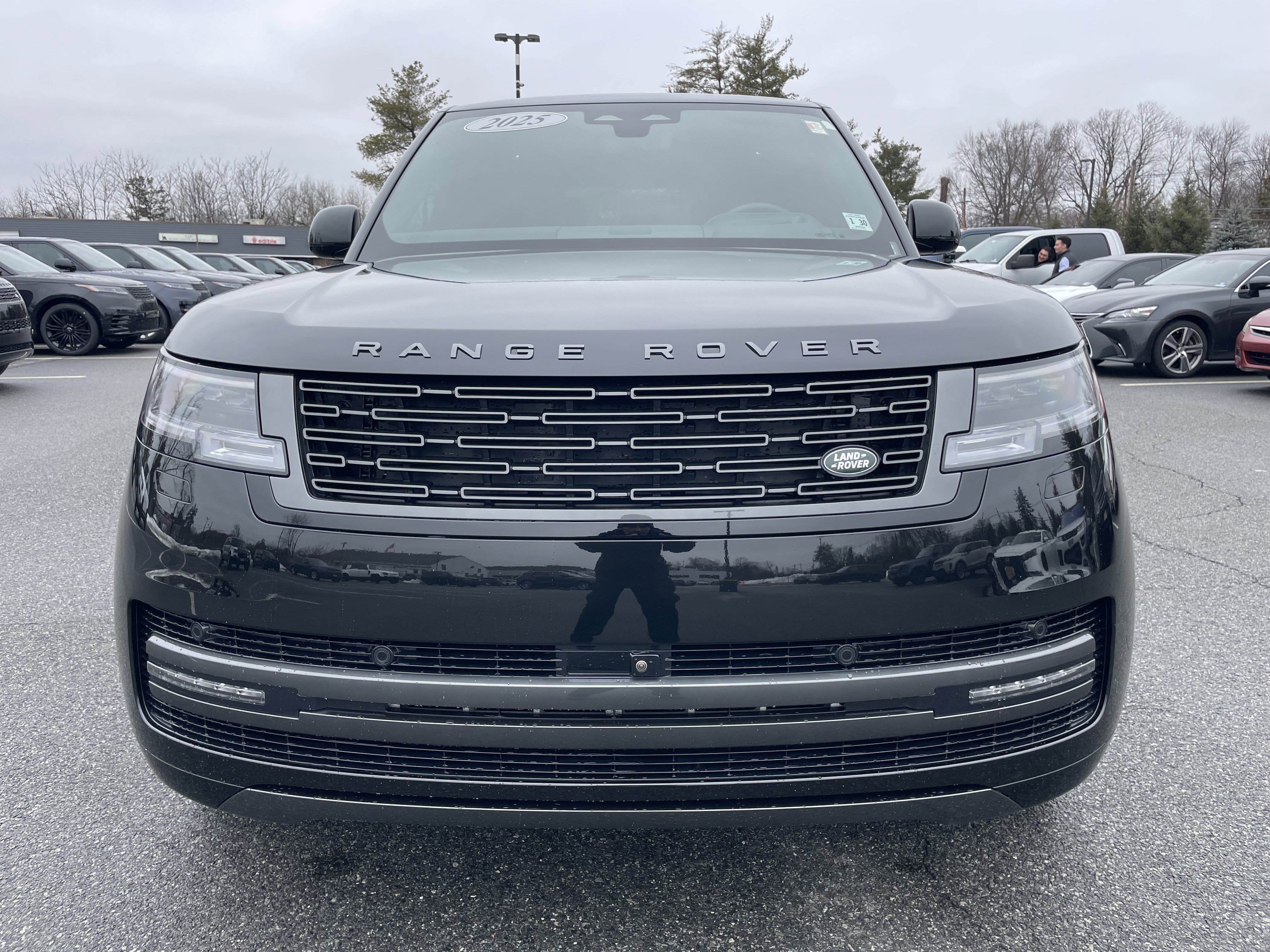 Certified 2025 Land Rover Range Rover SE image 2