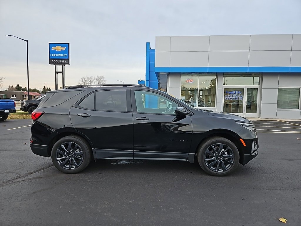 Used 2024 Chevrolet Equinox RS image 2