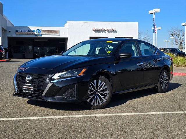 Used 2024 Nissan Altima 2.5 SV image 3