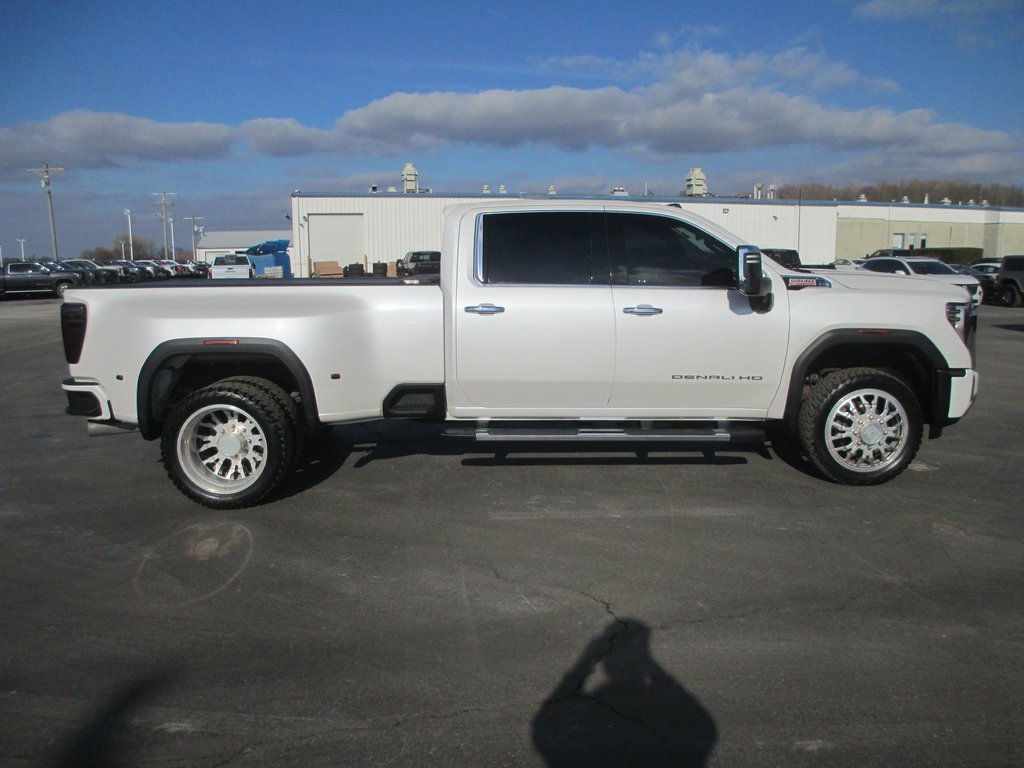 Used 2024 GMC Sierra 3500 Denali w/ Denali Reserve Package image 3