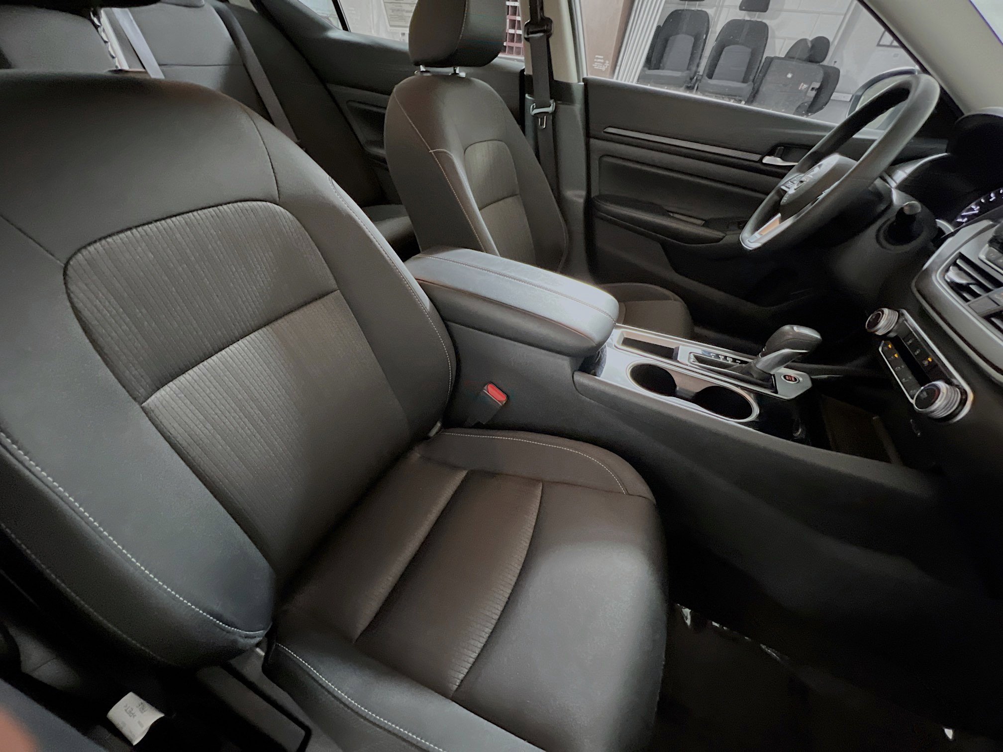 Used 2024 Nissan Altima 2.5 SV image 31