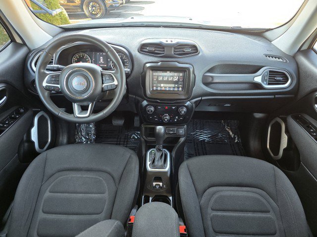 Used 2020 Jeep Renegade Latitude image 17