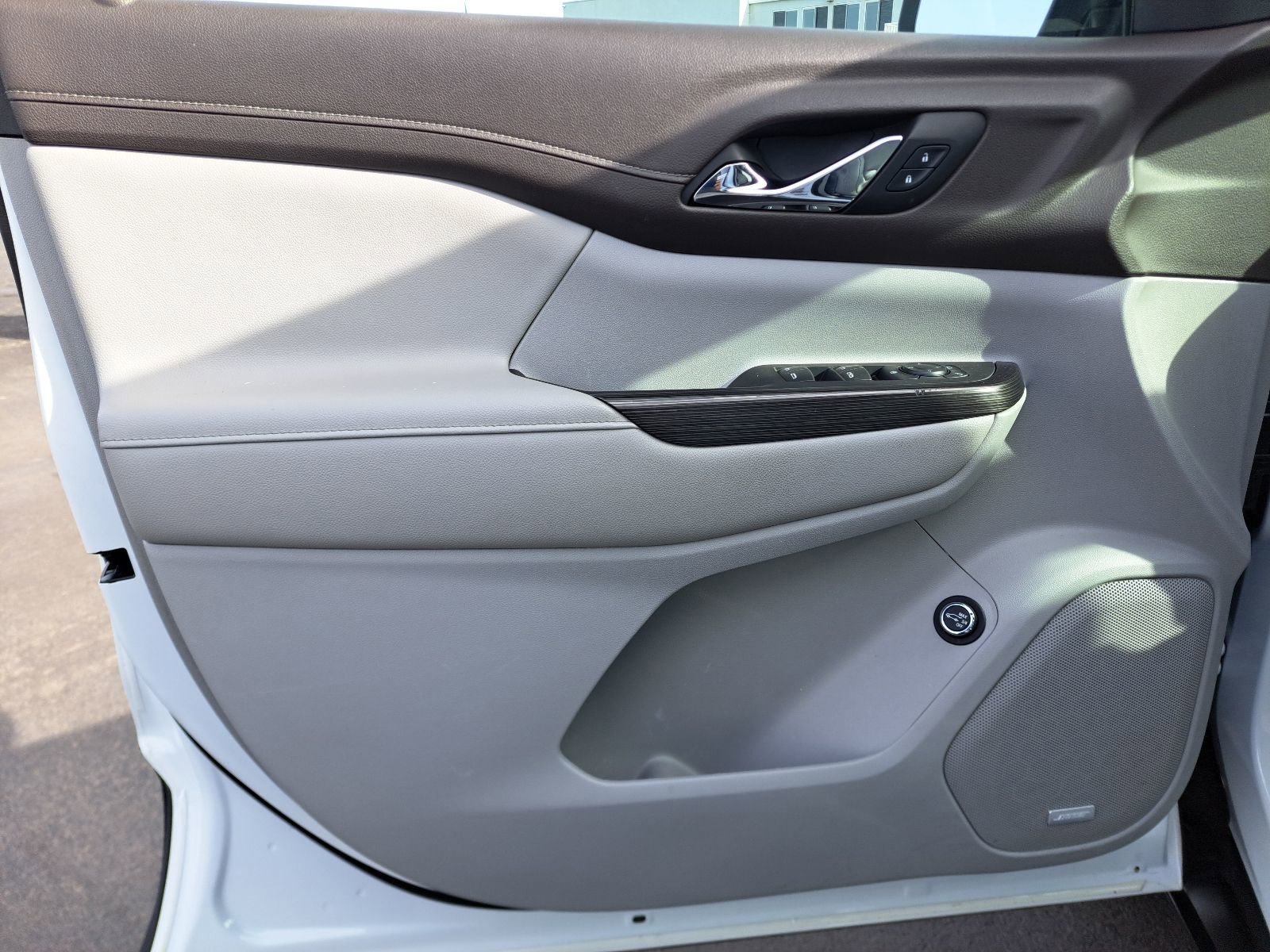 Used 2023 GMC Acadia SLT image 17