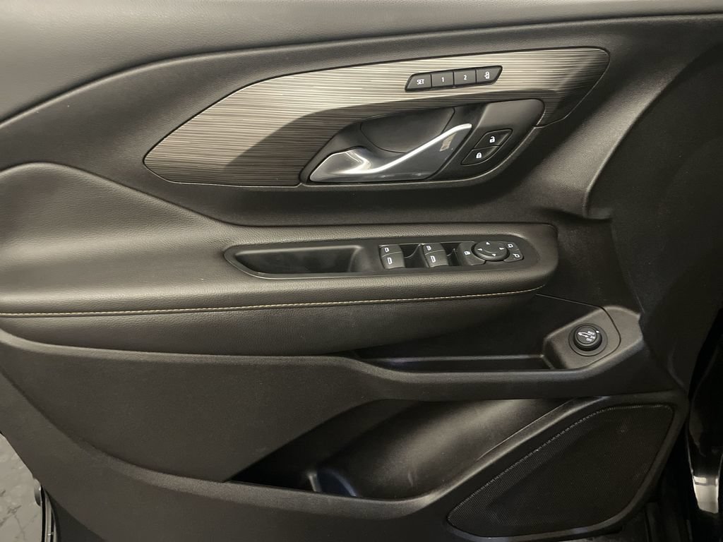 Used 2019 GMC Terrain SLT w/ Preferred Package FWD image 17