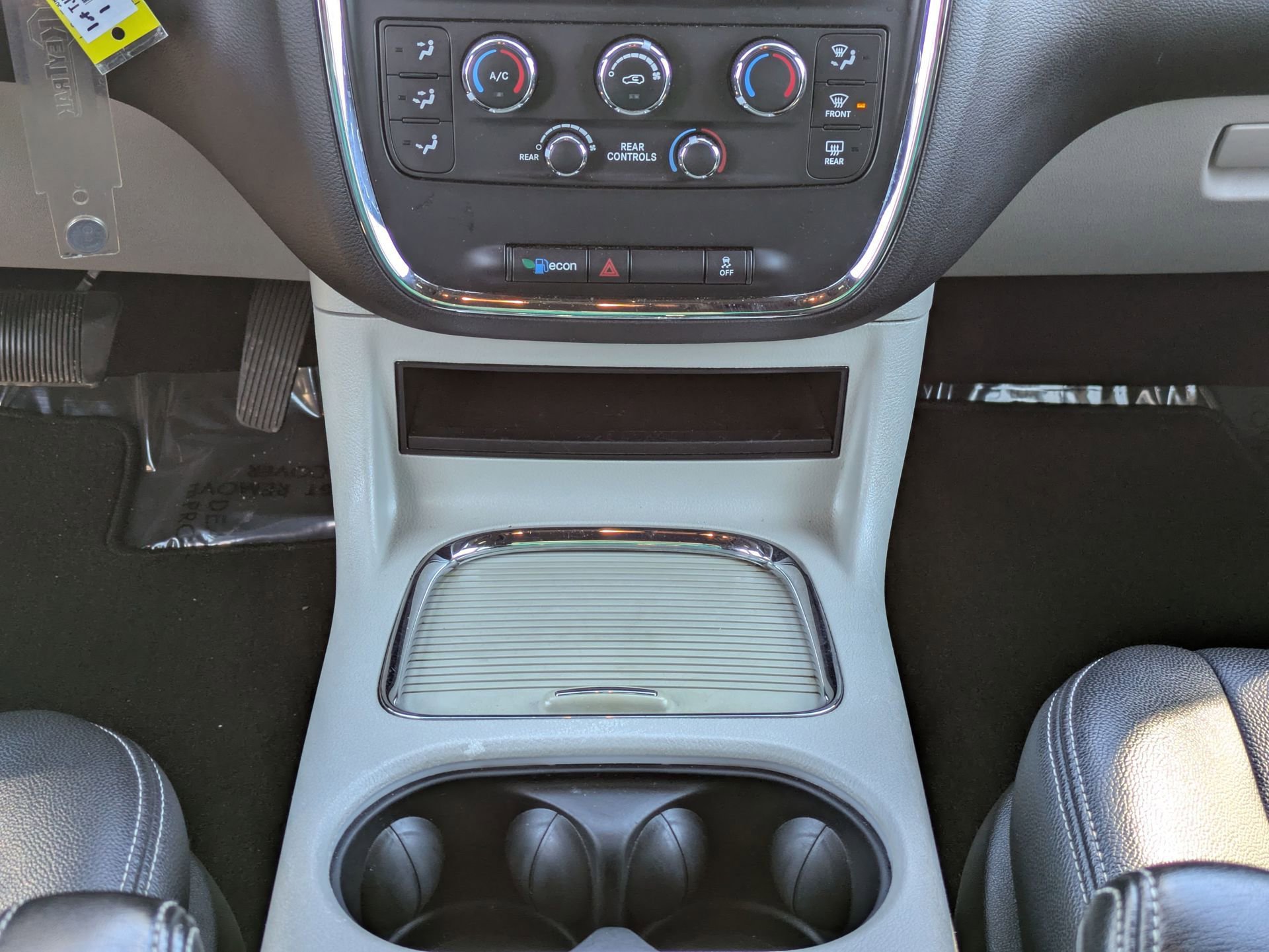 Used 2018 Dodge Grand Caravan SXT image 24