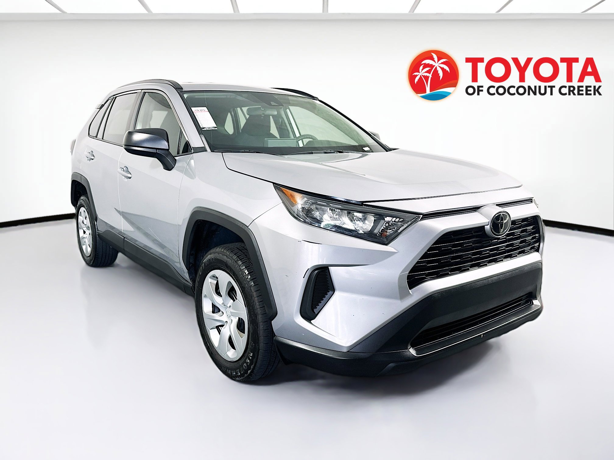 Used 2021 Toyota RAV4 LE FWD image 1
