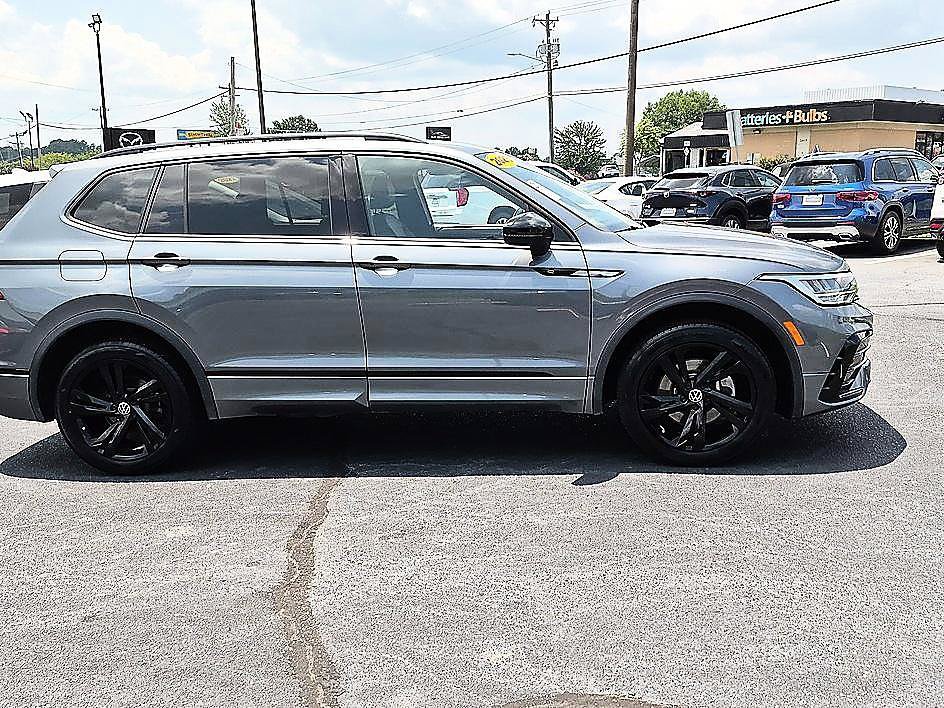 Used 2023 Volkswagen Tiguan SE R-Line FWD image 8