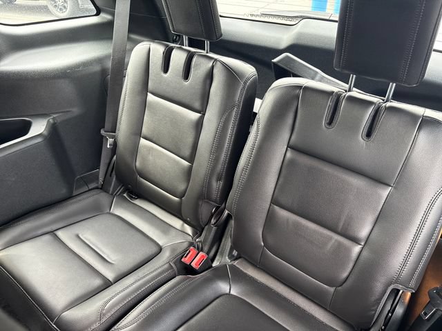 Used 2018 Ford Explorer XLT w/ Equipment Group 202A AWD/4WD image 12
